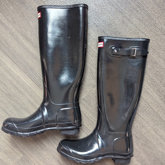 Hunter Rain Boots - Like New - Size 8 - Picture 4 of 10